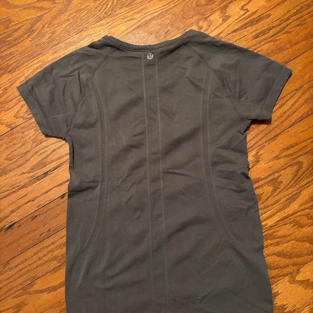 Lululemon Women's Size 4 Grey Purple Swifty Tech Workout Tee